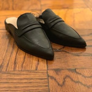 NWT Black pointed toe mules